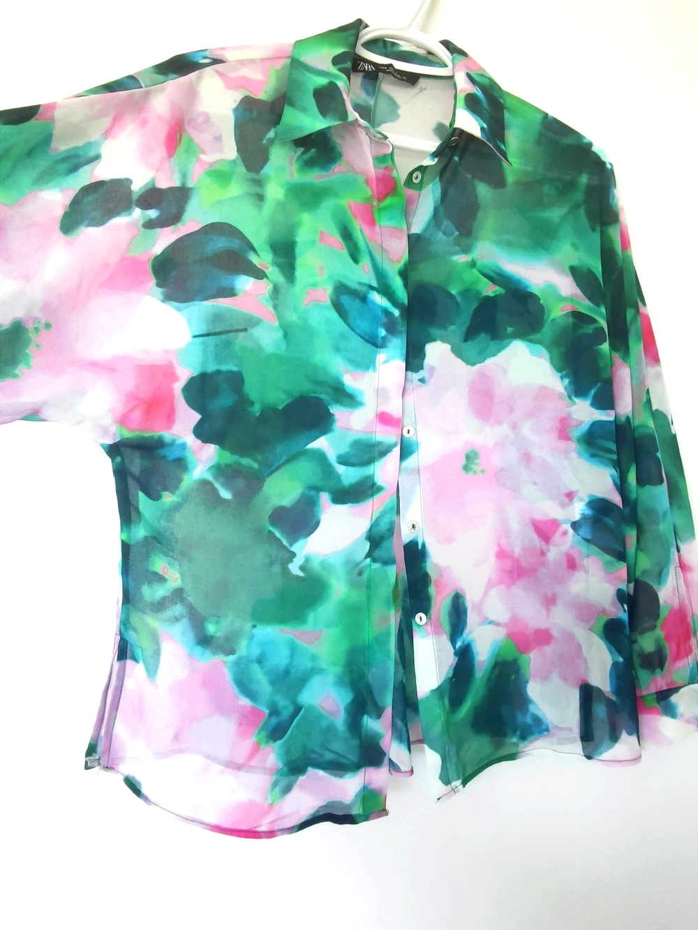 ZARA Watercolor Floral Blouse | Size S | Hidden Pearl Buttons | Gold Accent
